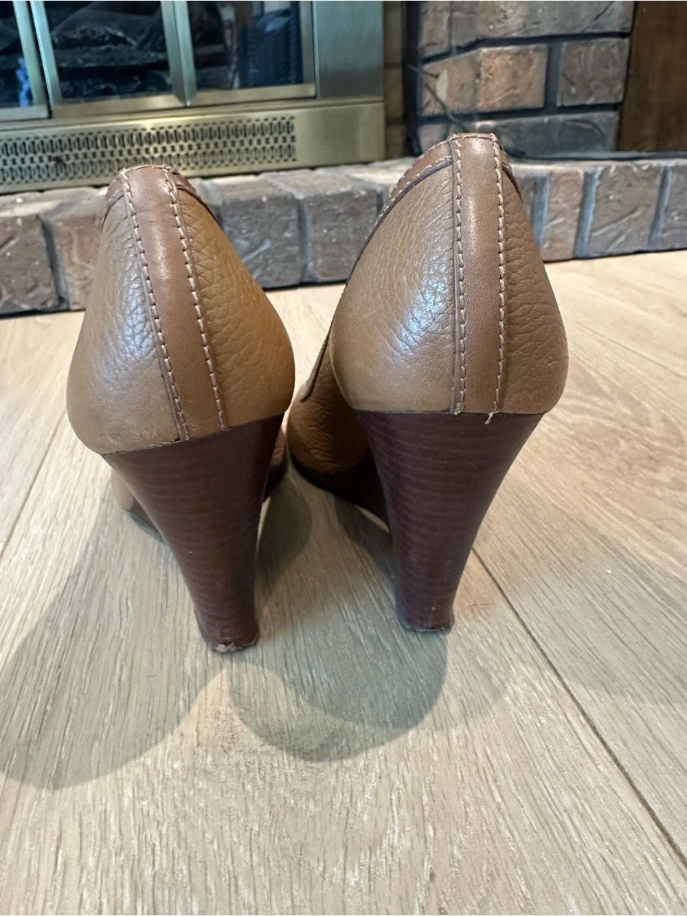 Tory Burch Selma Leather Peep Toe Wedge Pumps Tan Gold Logo Medallion Size 8